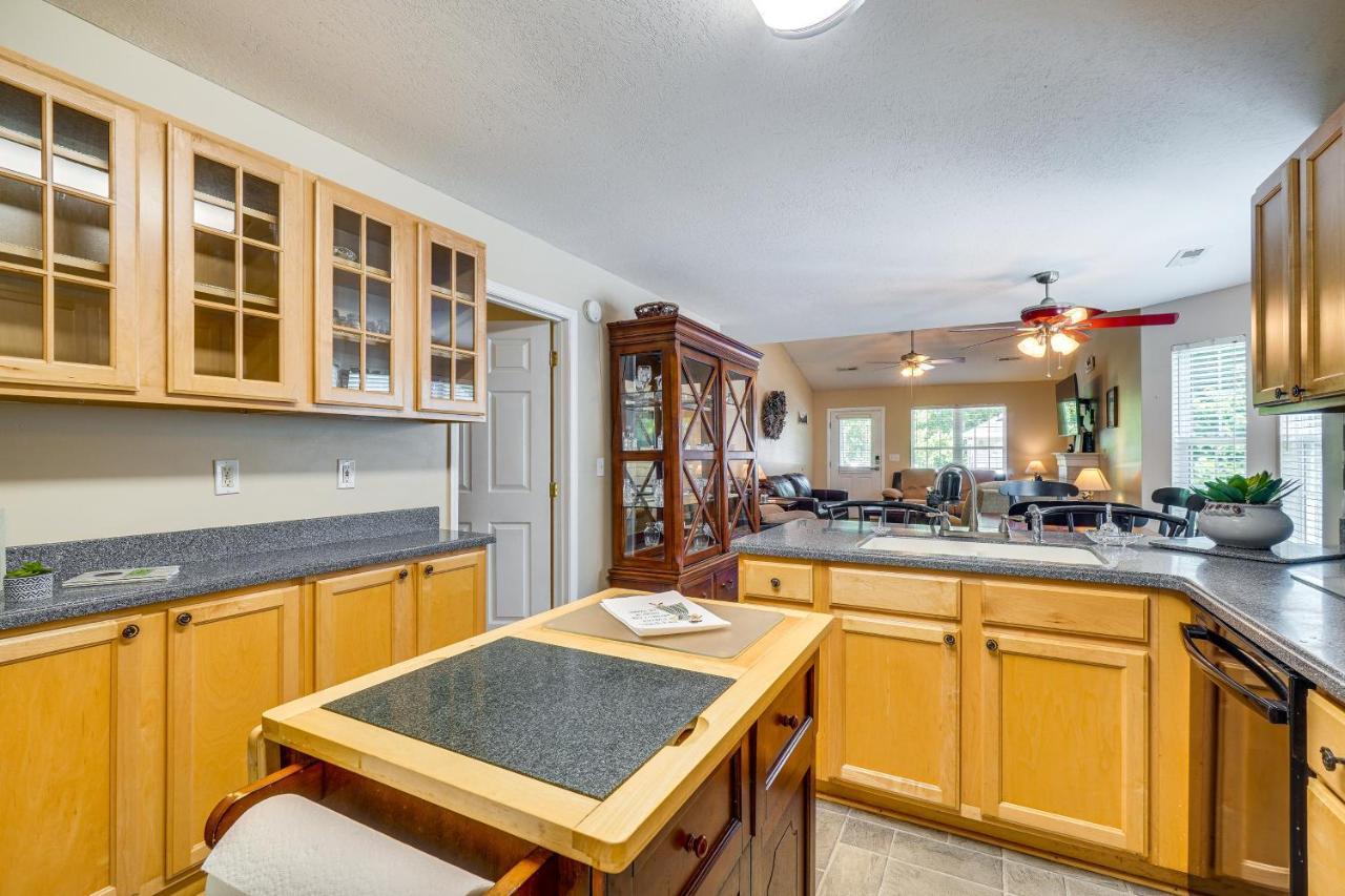 Holiday home With Screened Porch, 3 Mi To Town! *