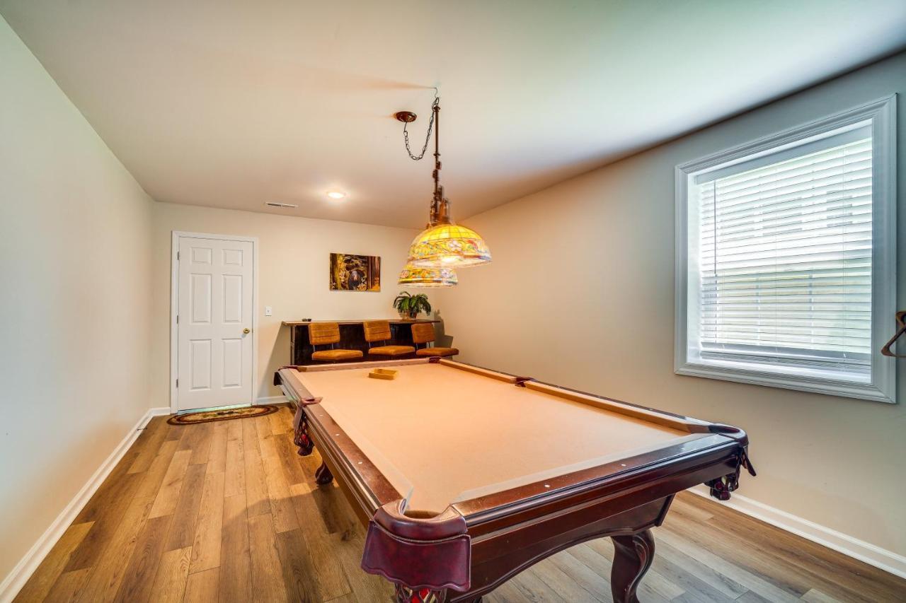 With Screened Porch, 3 Mi To Town! *