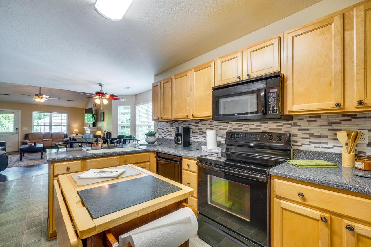 With Screened Porch, 3 Mi To Town! Holiday home Pigeon Forge