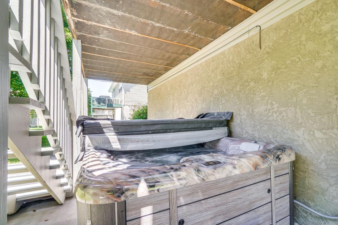 Holiday home With Screened Porch, 3 Mi To Town!