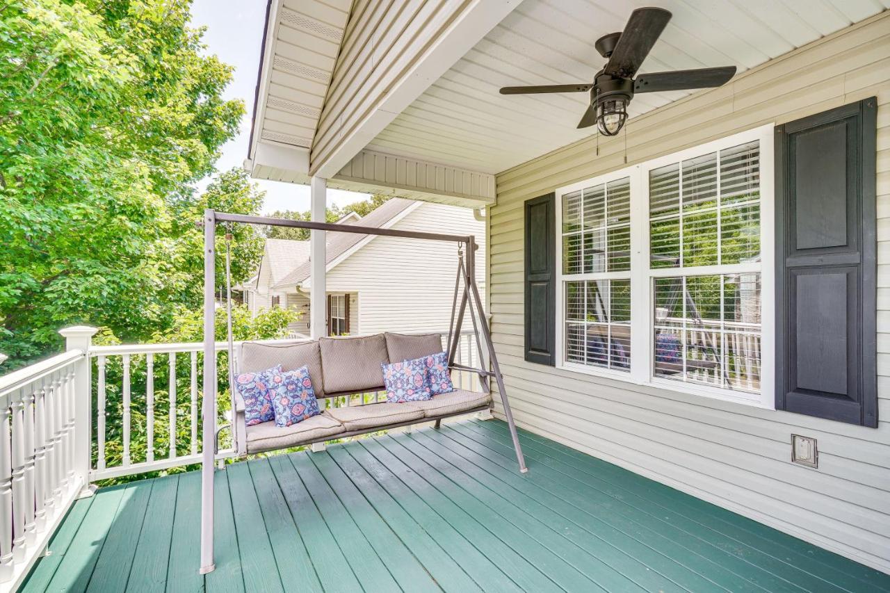 With Screened Porch, 3 Mi To Town! Holiday home *