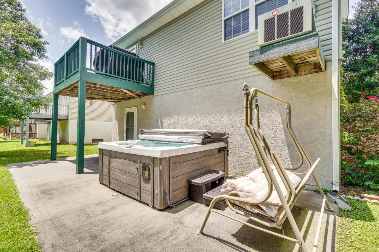 Holiday home With Deck And Hot Tub Near Town!