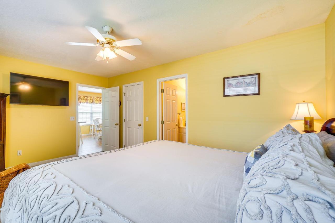 With Deck And Hot Tub Near Town! Holiday home Pigeon Forge