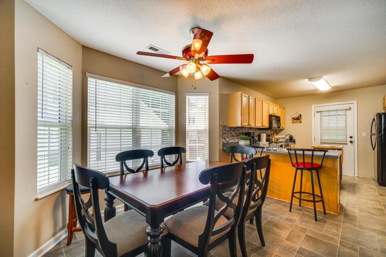 With Screened Porch, 3 Mi To Town!