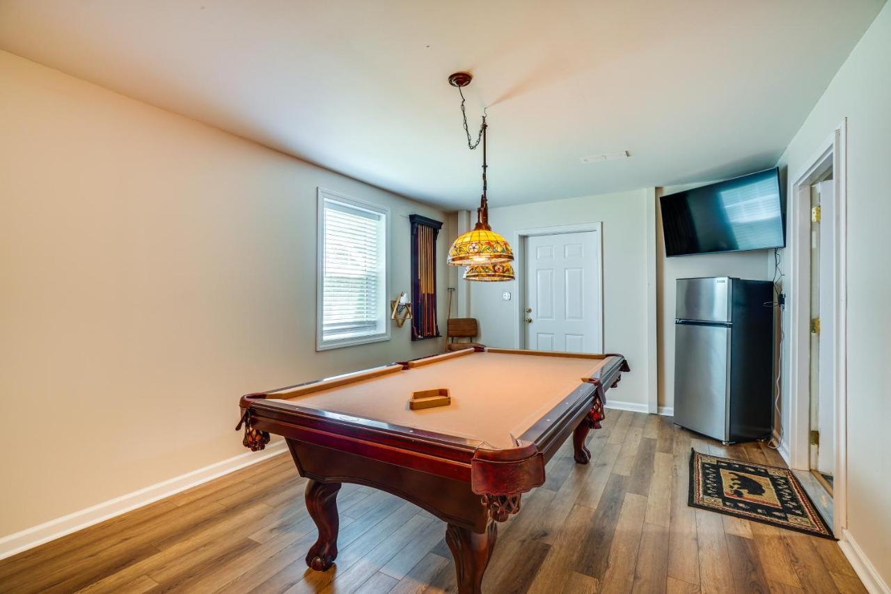 With Screened Porch, 3 Mi To Town! *