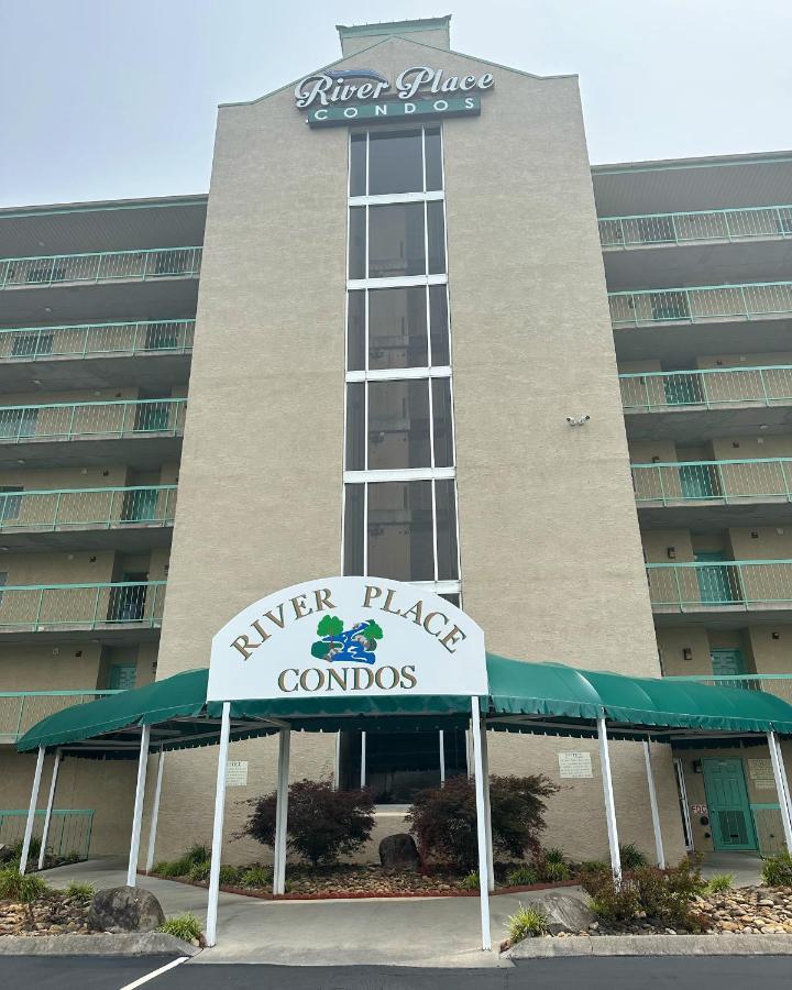 River Place #409 1bd, 2bath * Pigeon Forge