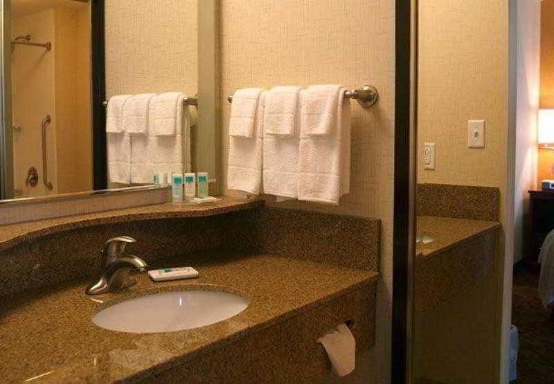 Springhill Hotel 3*