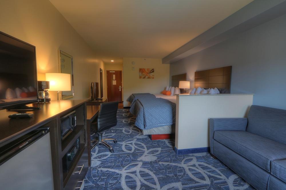 Country Cascades Waterpark Hotel 3*