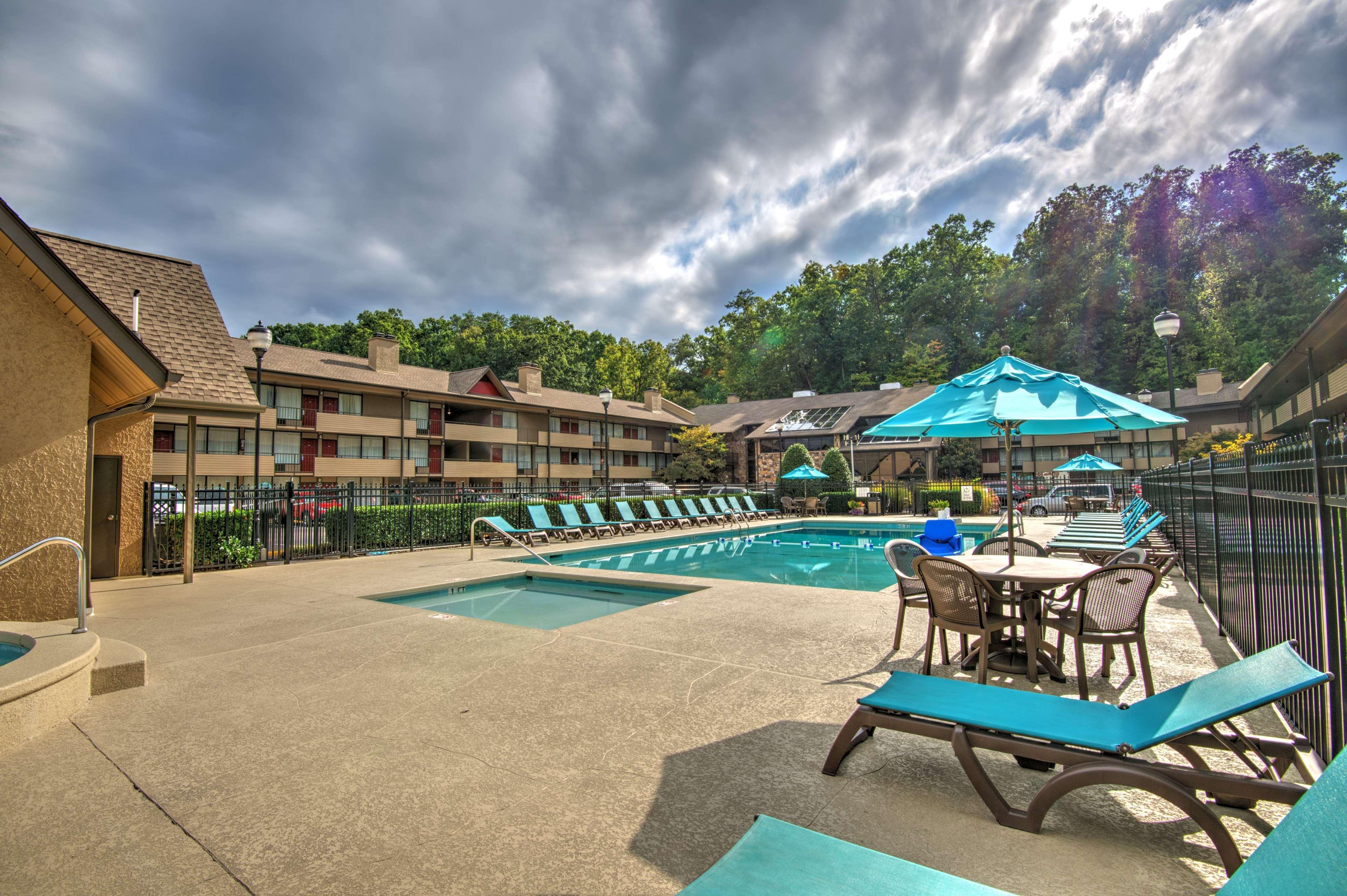 Western Toni 3* Pigeon Forge