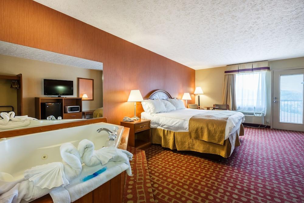 Park Grove Pigeon Forge