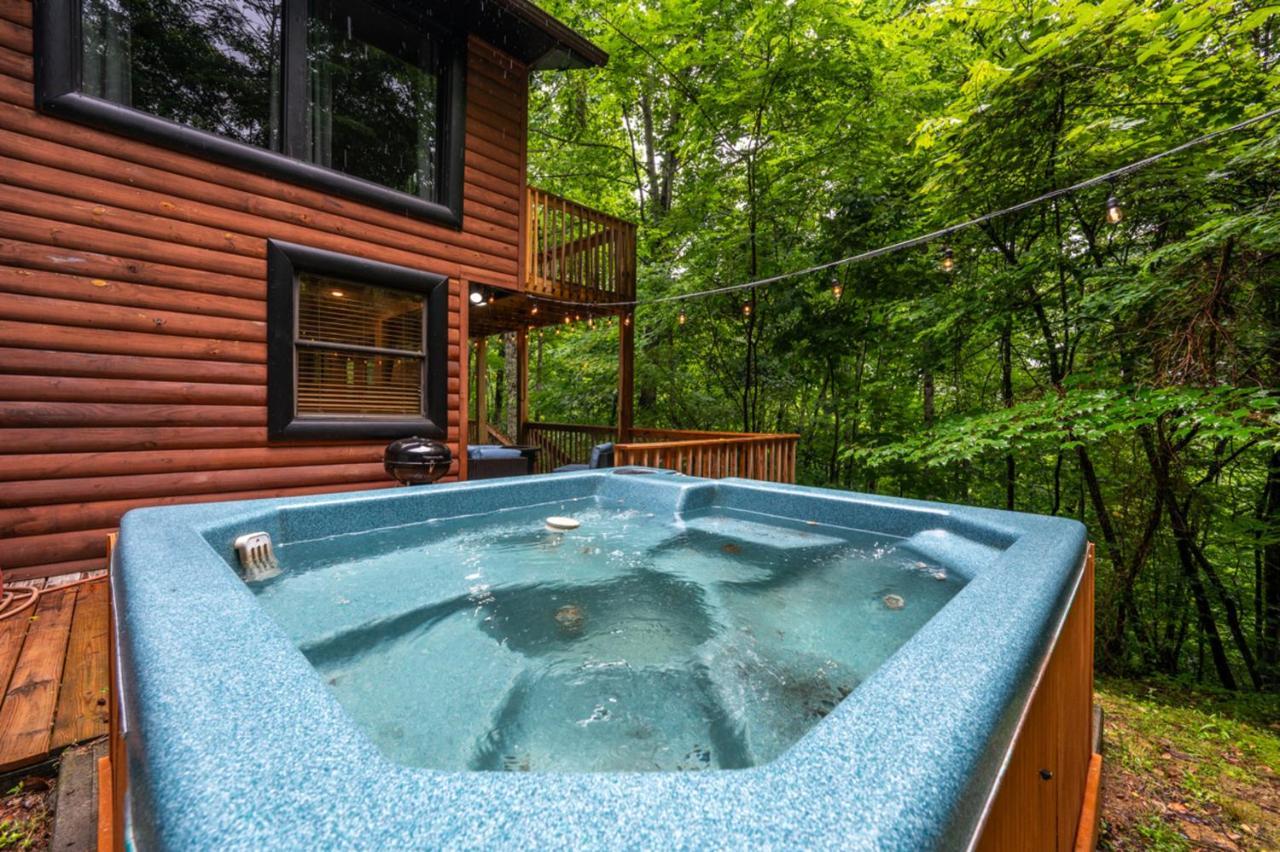 Sugar Bear With Hot Tub And Fire Pit Holiday home *