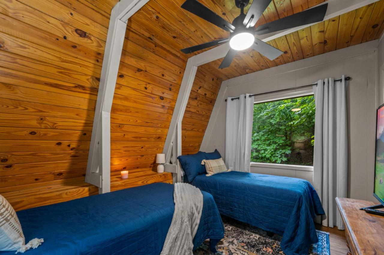 Sugar Bear With Hot Tub And Fire Pit