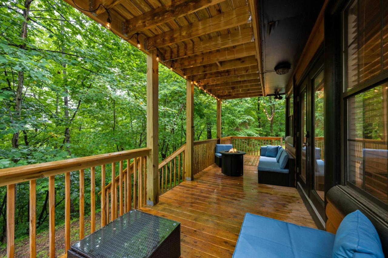 Sugar Bear With Hot Tub And Fire Pit