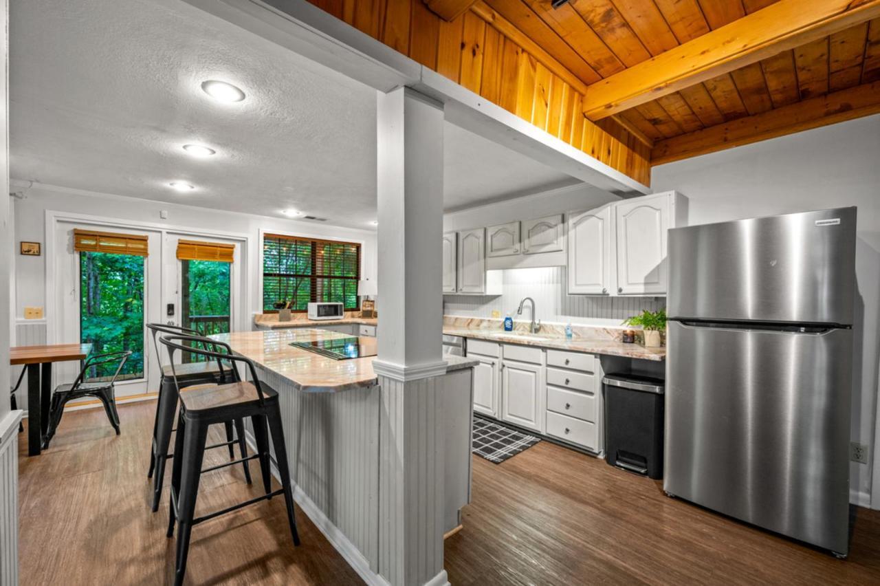 Sugar Bear With Hot Tub And Fire Pit * Pigeon Forge
