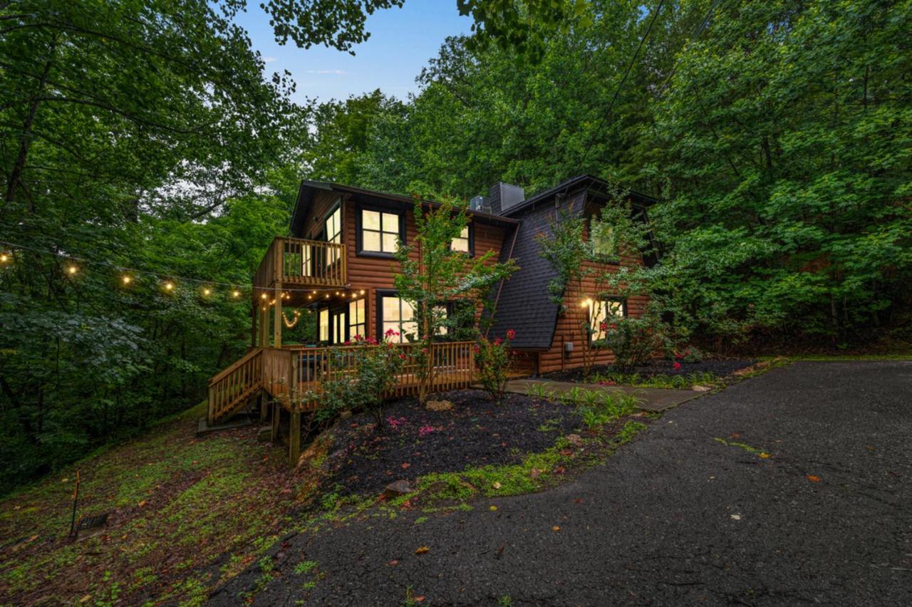 Sugar Bear With Hot Tub And Fire Pit