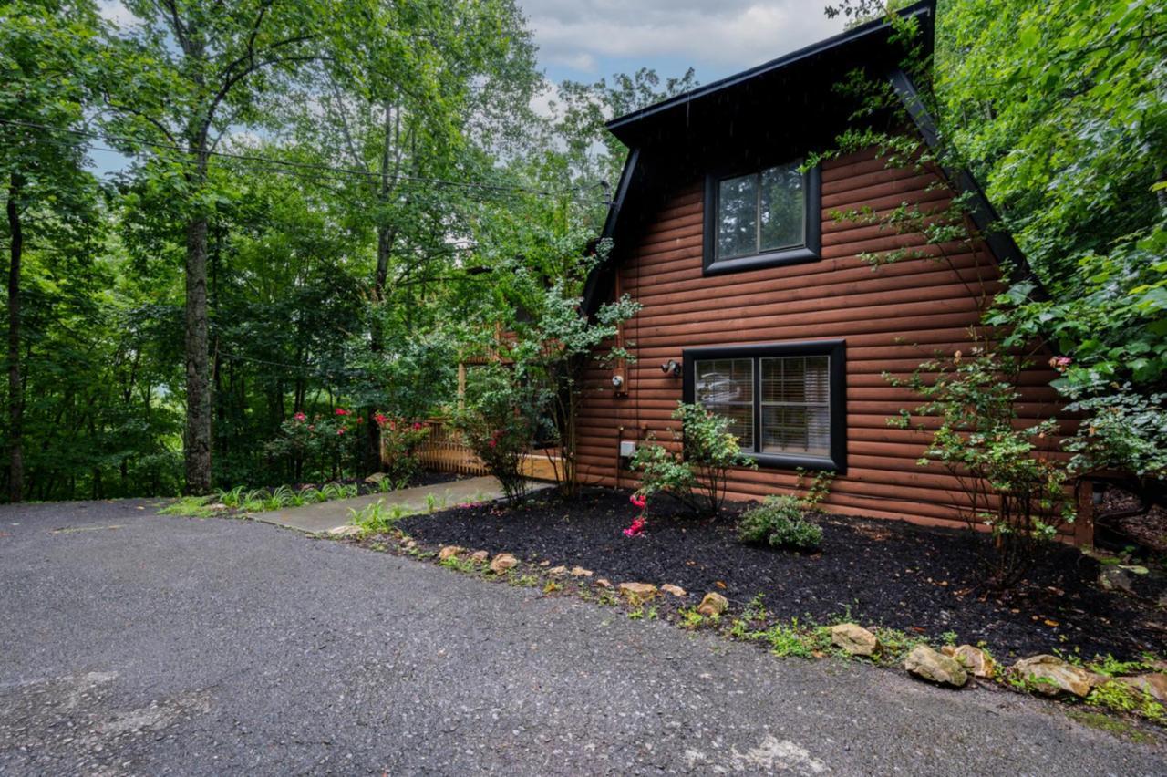 Sugar Bear With Hot Tub And Fire Pit Holiday home