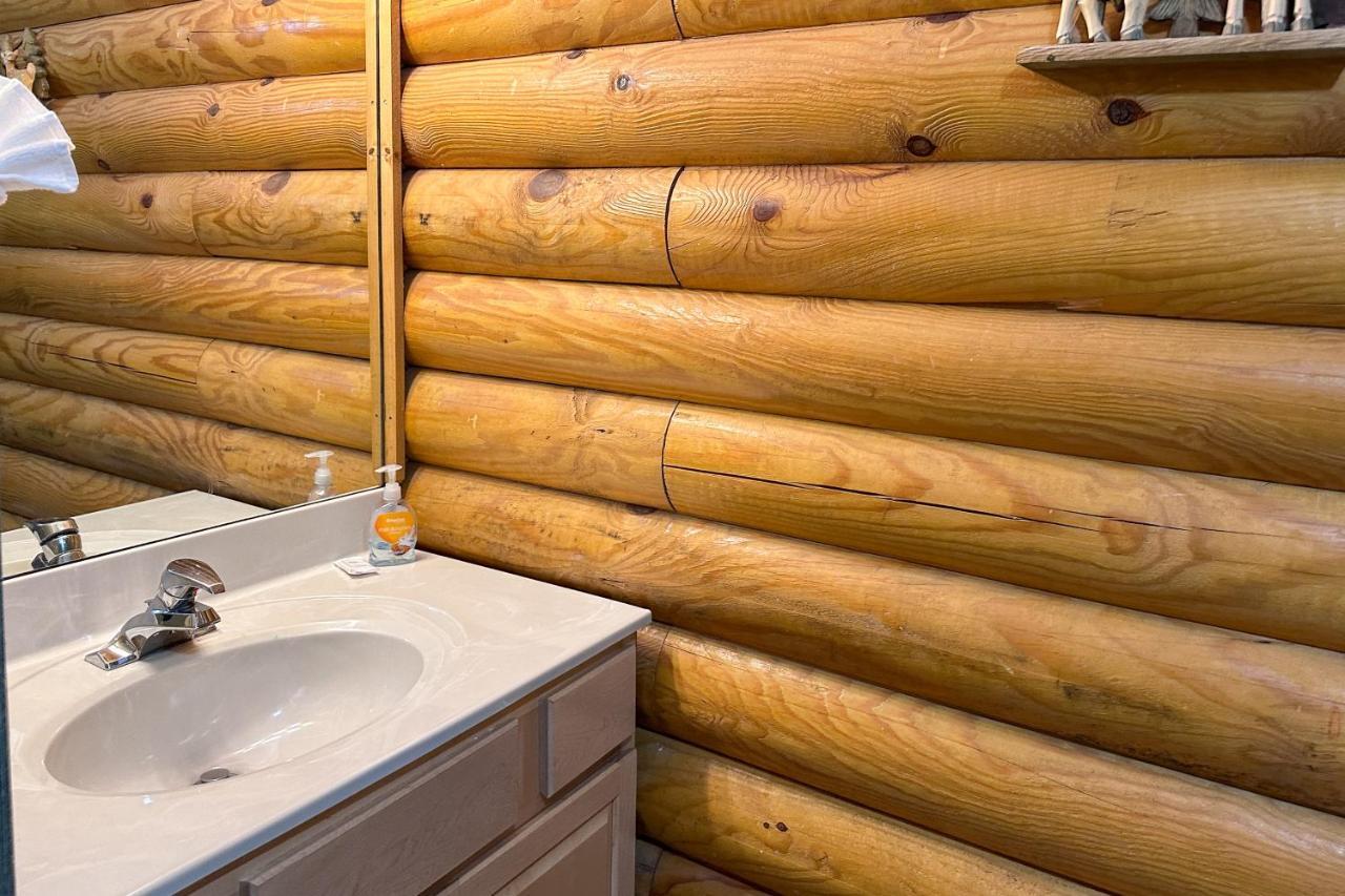Reindeer Hideaway *