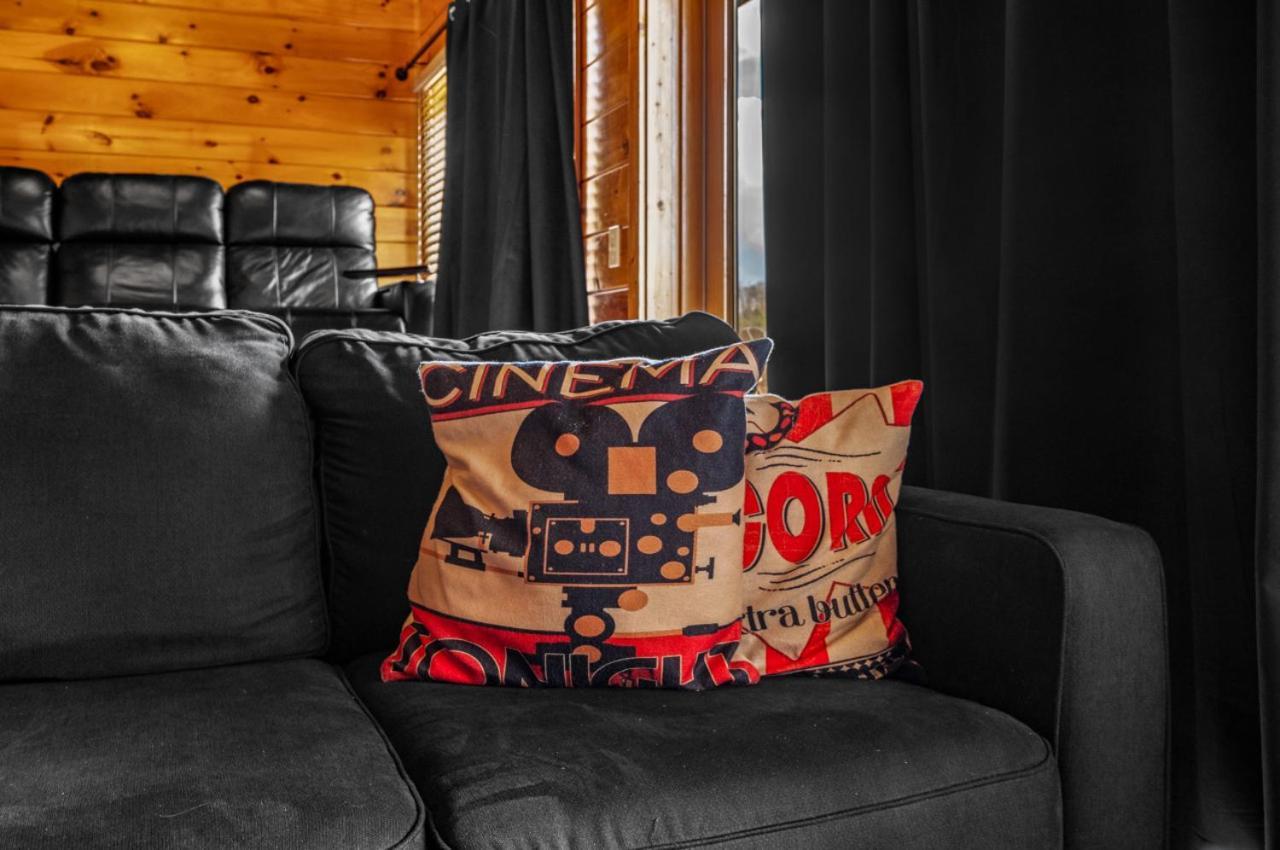 Million Dollar View - Games Table & Movie Theater! Holiday home