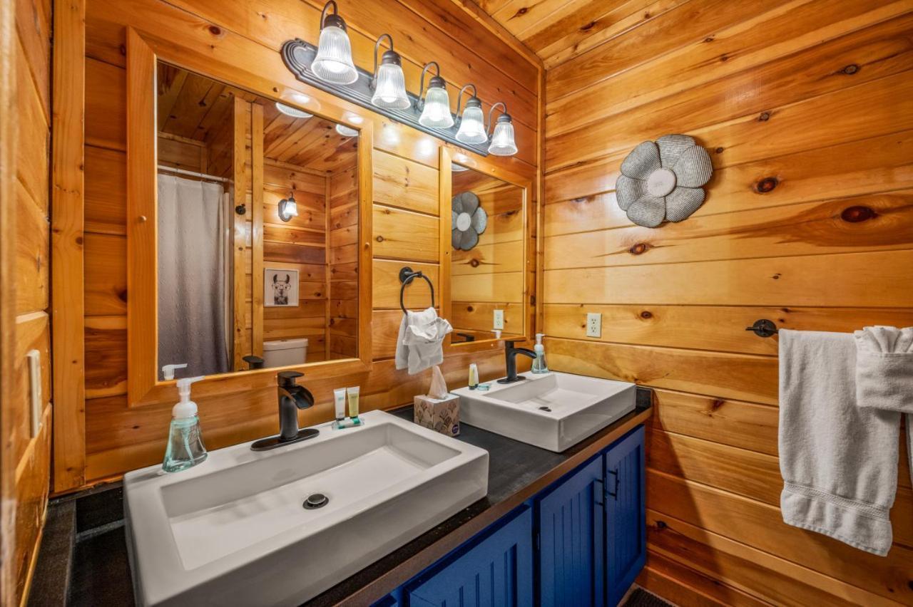 Holiday home Million Dollar View - Games Table & Movie Theater! Pigeon Forge