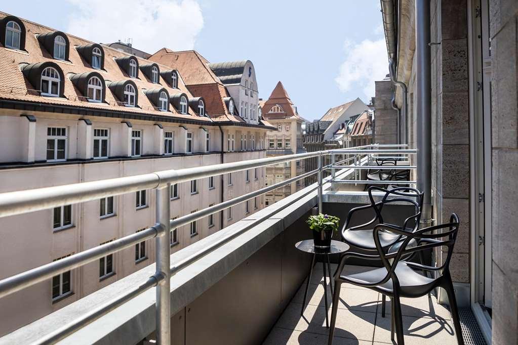 Season Hotel
