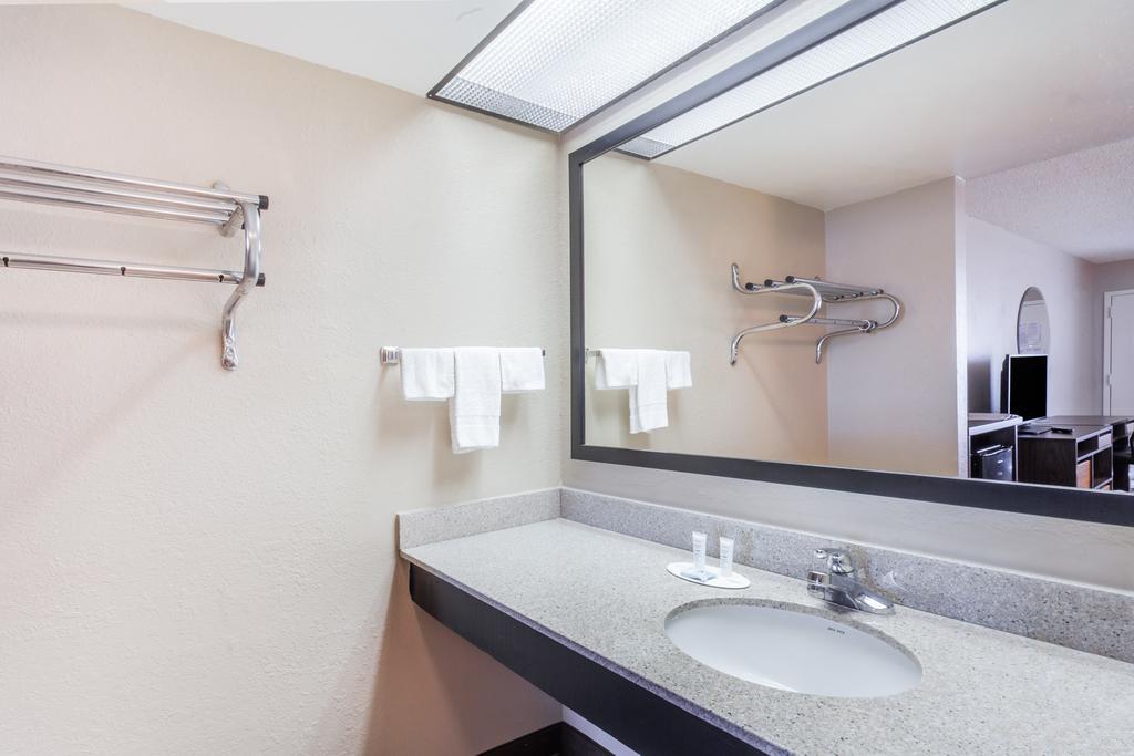Super 8 By Wyndham Pigeon Forge-emert St Hotel
