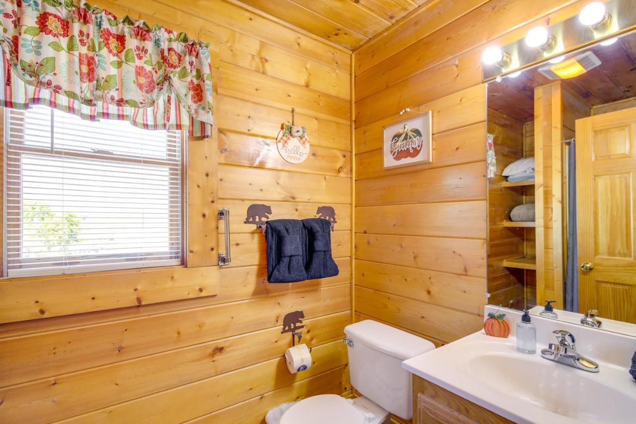 Vacation - Walk Downtown! Holiday home Pigeon Forge