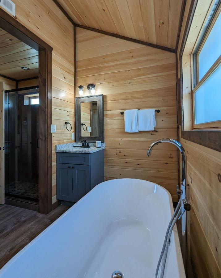 Ern862 - Meme's Hunt'n Camp Holiday home *