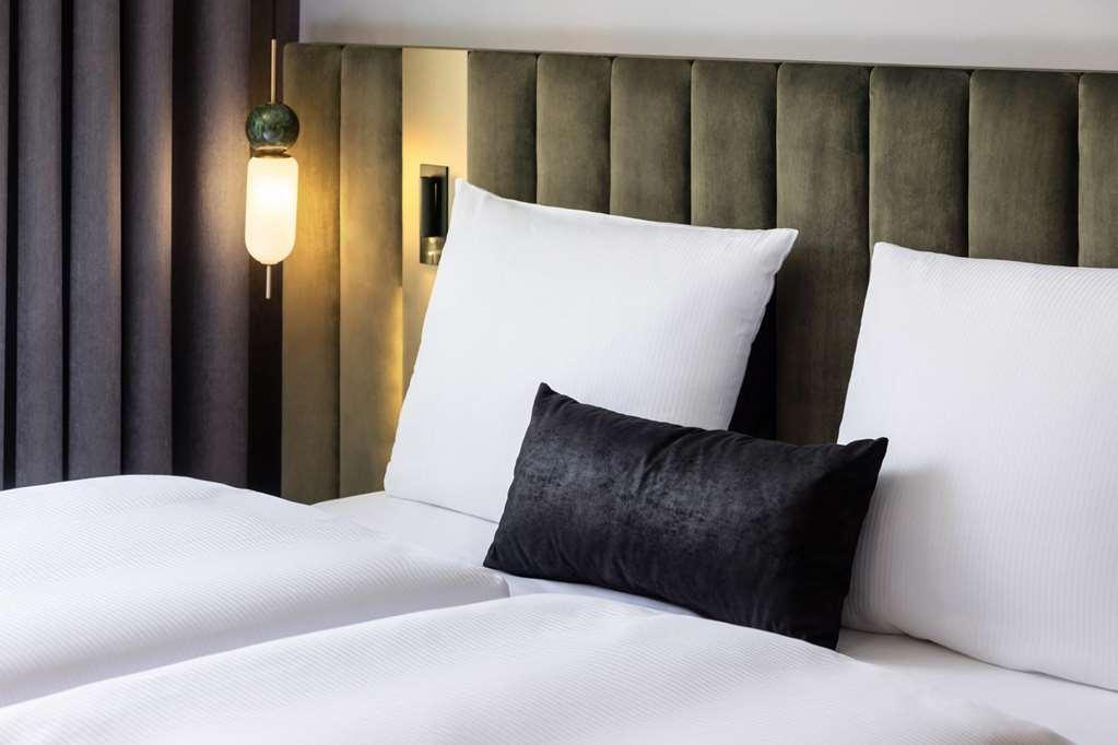 Hotel Season