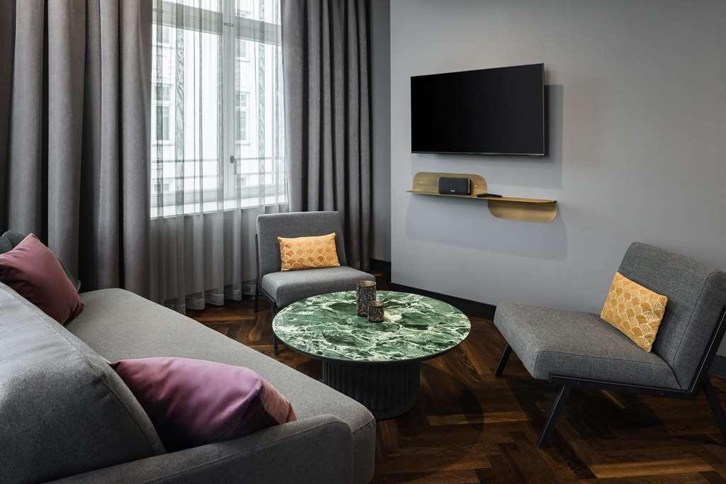 Hotel Season