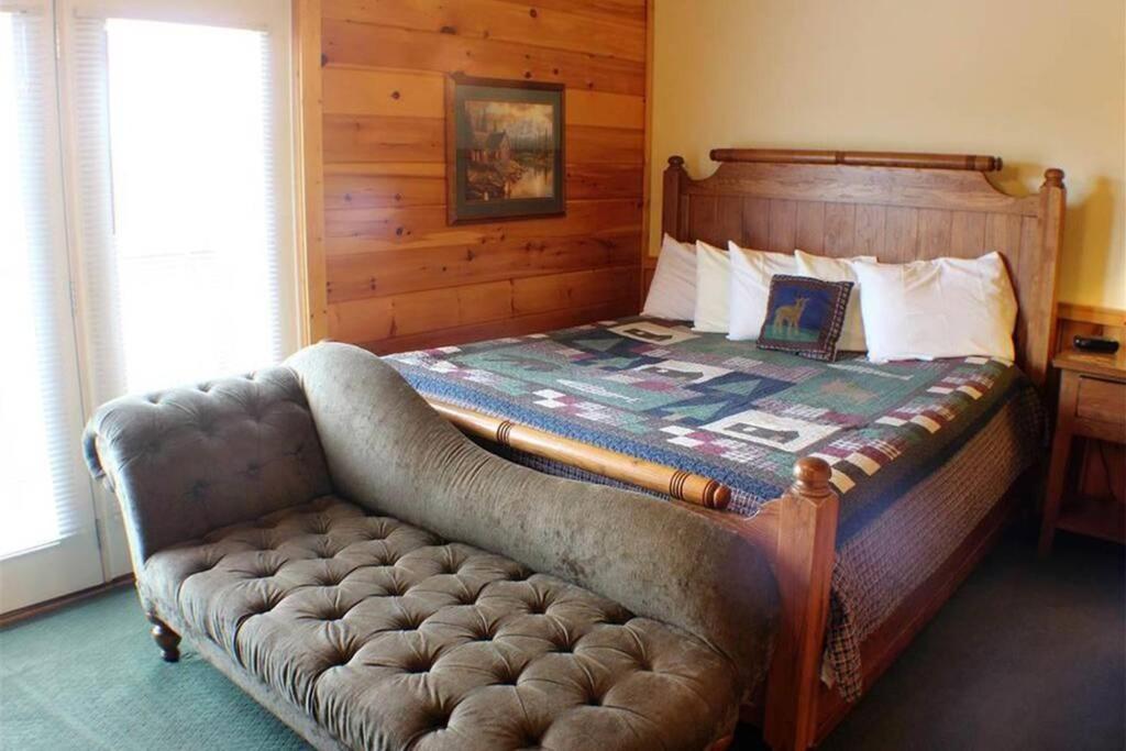 Smoky Mountain Retreat- With Modern Amenities In The Heart Of Pf Holiday home *