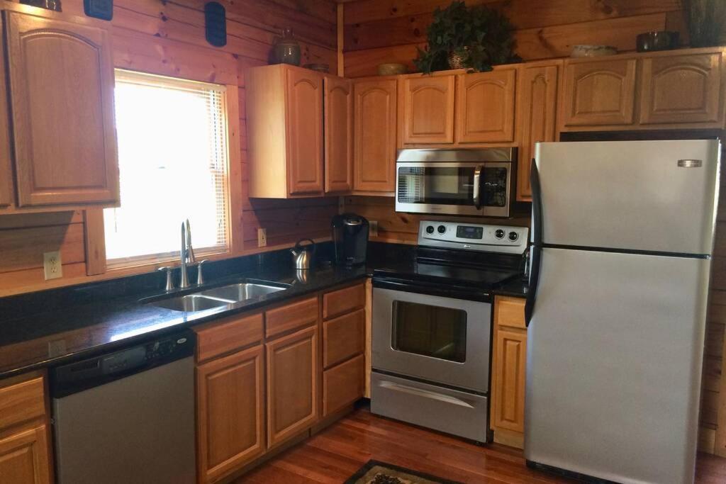 Smoky Mountain Retreat- With Modern Amenities In The Heart Of Pf * Pigeon Forge