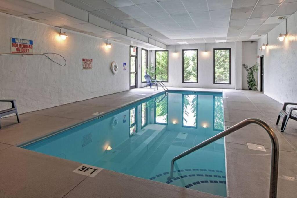 Smoky Mountain Retreat- With Modern Amenities In The Heart Of Pf