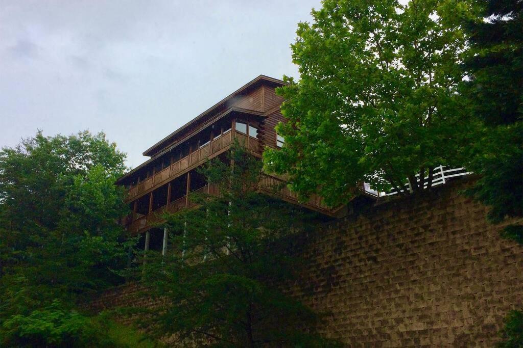 Smoky Mountain Retreat- With Modern Amenities In The Heart Of Pf *
