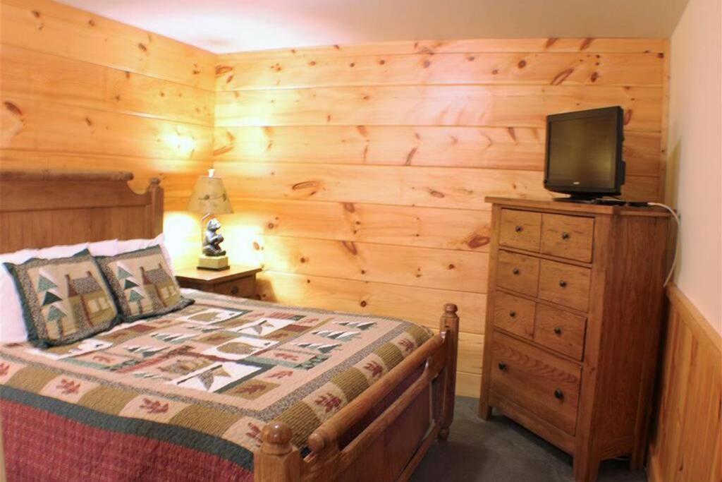 Smoky Mountain Retreat- With Modern Amenities In The Heart Of Pf Holiday home *