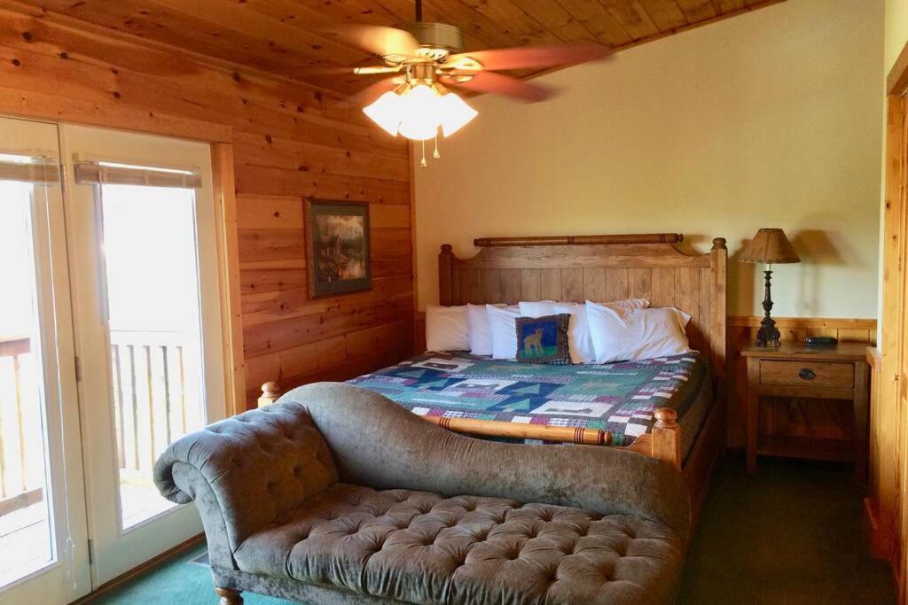 Smoky Mountain Retreat- With Modern Amenities In The Heart Of Pf Holiday home Pigeon Forge