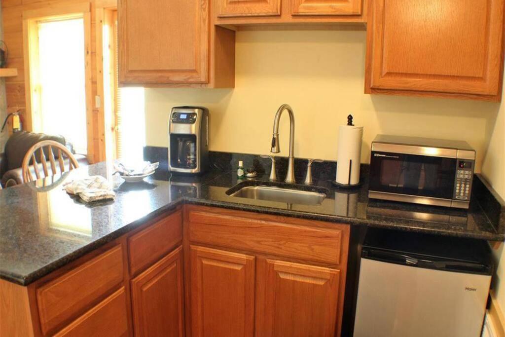 Smoky Mountain Retreat- With Modern Amenities In The Heart Of Pf