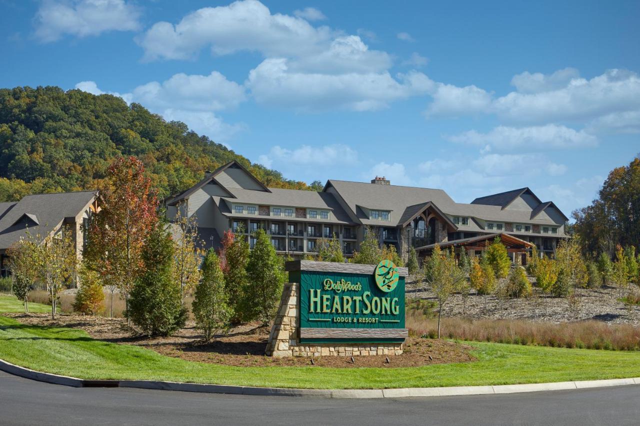 Dollywood's Heartsong & 4* Pigeon Forge