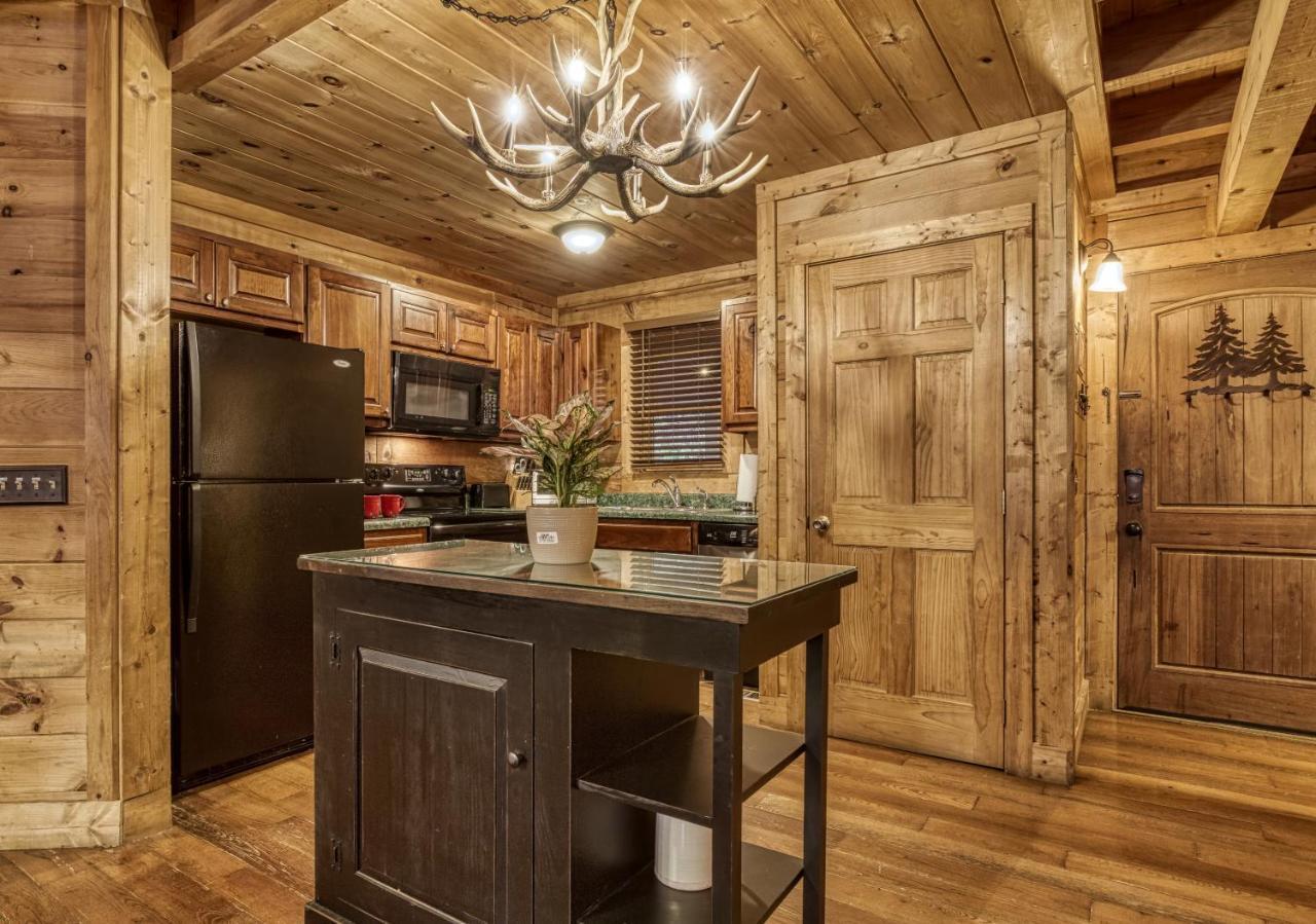 Holiday home Bridgewood Cabin, Hot Tub, 1089 Of Free Attraction Tickets For Each Paid Day, Dollywood And More! Pigeon Forge