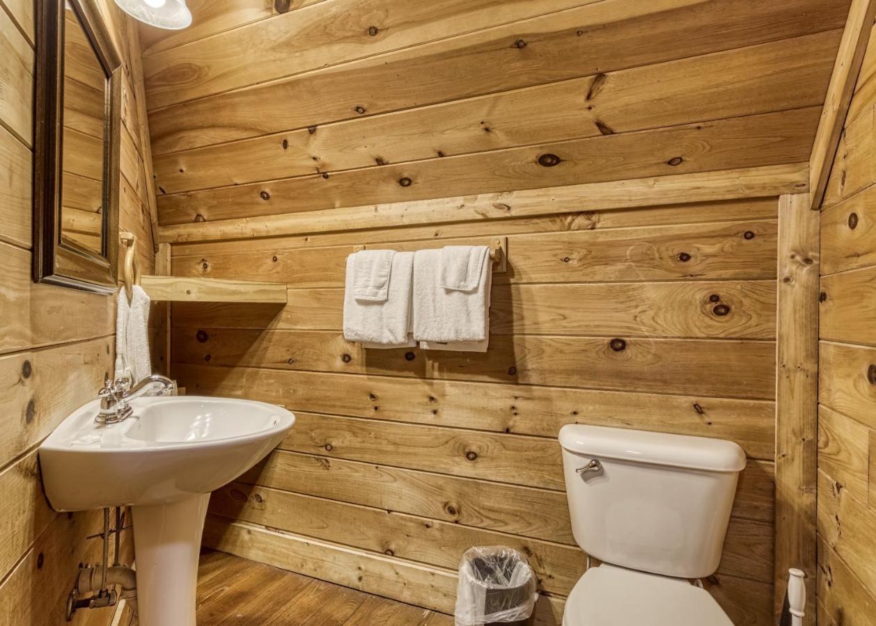 Holiday home Bridgewood Cabin, Hot Tub, 1089 Of Free Attraction Tickets For Each Paid Day, Dollywood And More!