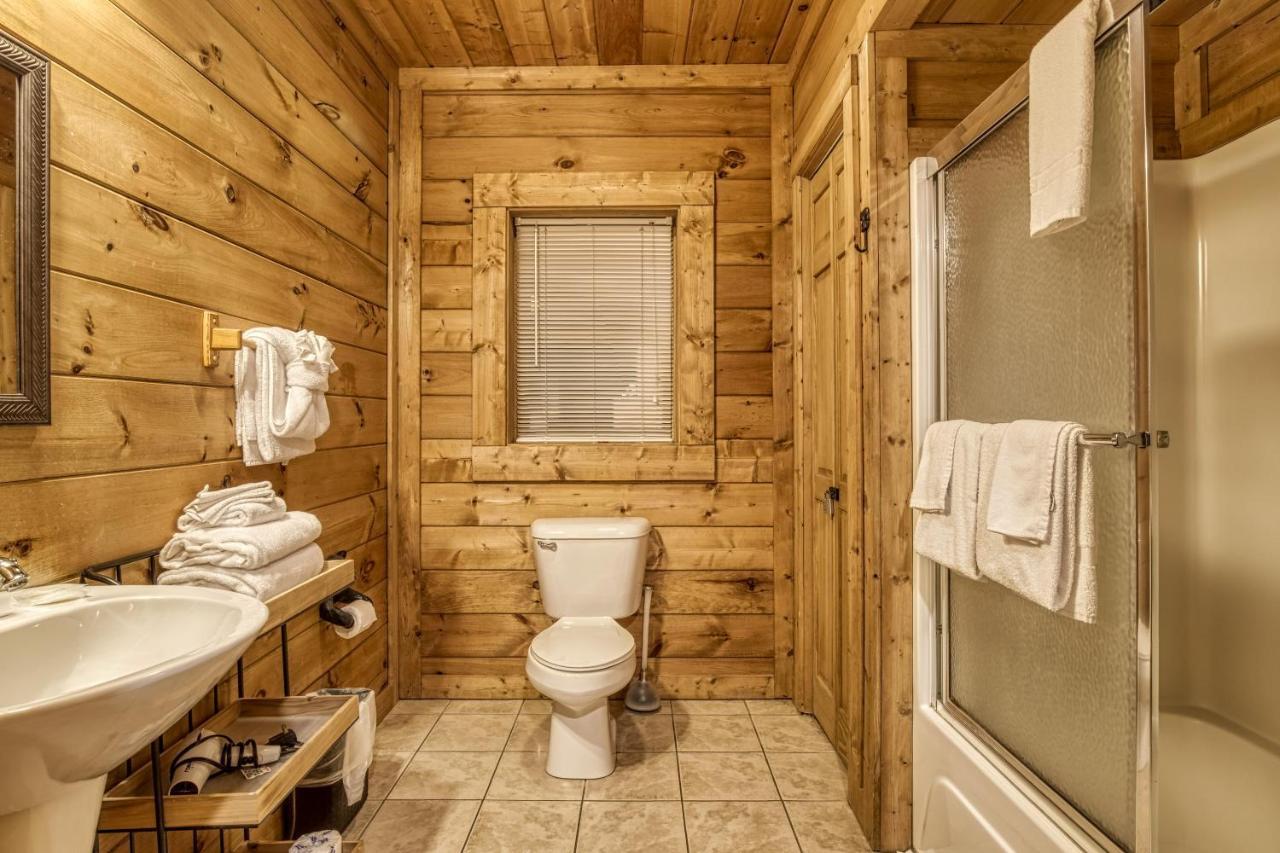 Holiday home Bridgewood Cabin, Hot Tub, 1089 Of Free Attraction Tickets For Each Paid Day, Dollywood And More!