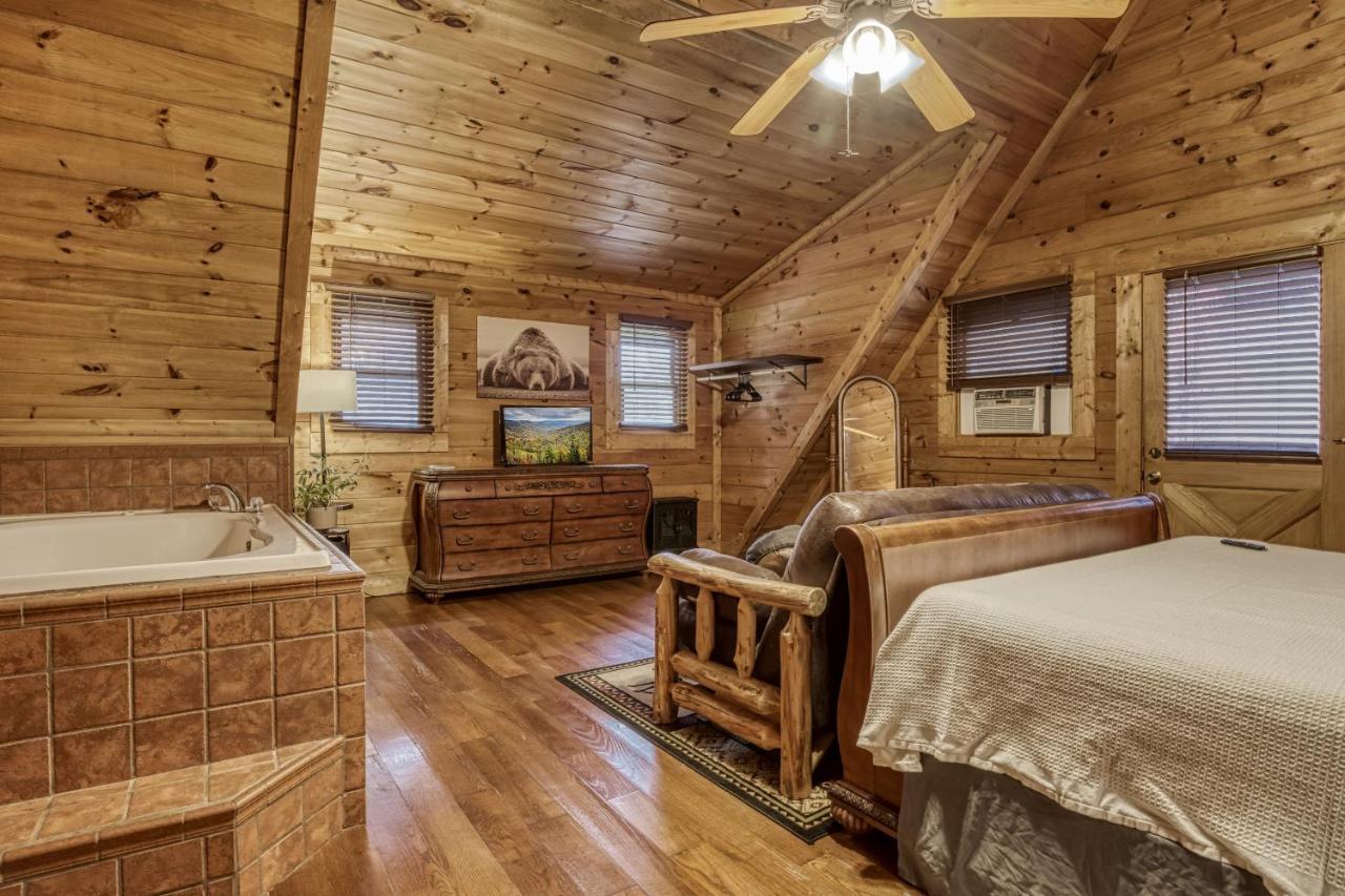 Bridgewood Cabin, Hot Tub, 1089 Of Free Attraction Tickets For Each Paid Day, Dollywood And More! * Pigeon Forge