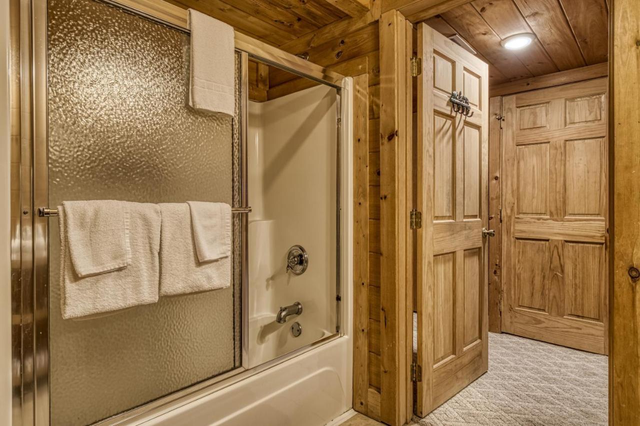 Bridgewood Cabin, Hot Tub, 1089 Of Free Attraction Tickets For Each Paid Day, Dollywood And More! Pigeon Forge