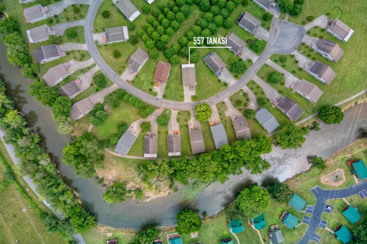 Holiday home River Access W Rafts For Tubing- Hot Tub-ev Outlet- Near Attractions Pigeon Forge