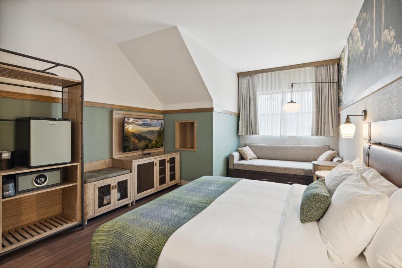 Dollywood's Heartsong & Hotel