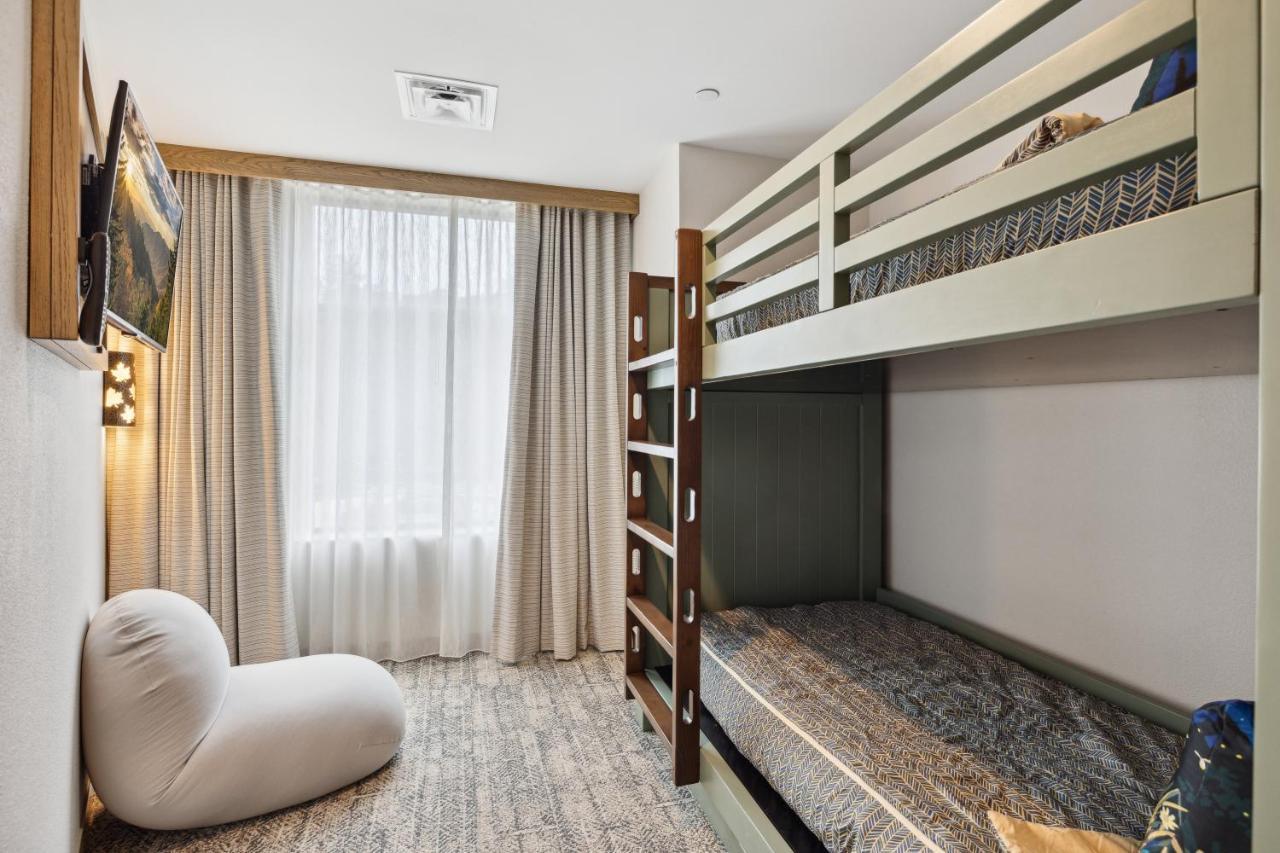 Hotel Dollywood's Heartsong & 4*