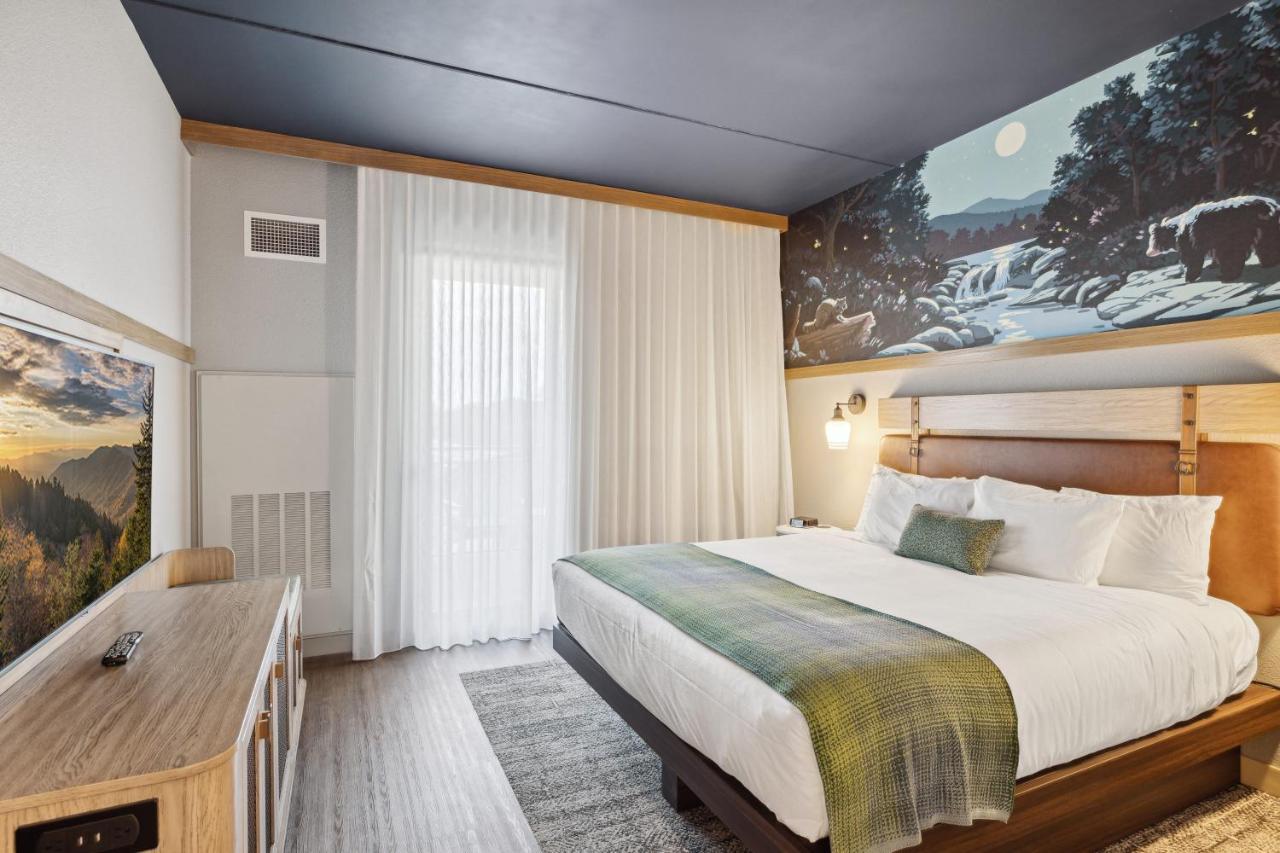 Dollywood's Heartsong & Hotel Pigeon Forge