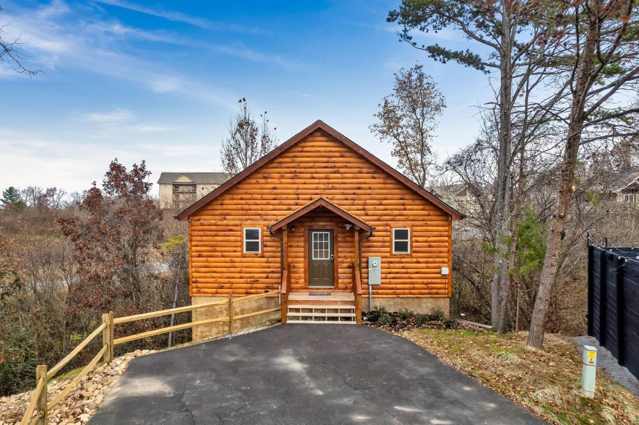 Mountains R Calling, Cozy Hideaway, King Beds, Hot-tub, Arcade, Ev Ready Holiday home Pigeon Forge