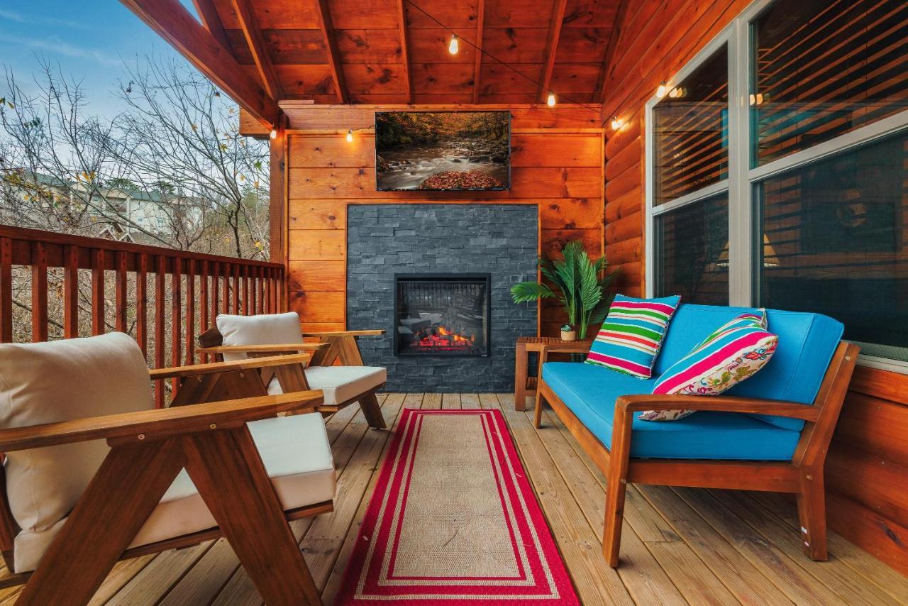 Holiday home Mountains R Calling, Cozy Hideaway, King Beds, Hot-tub, Arcade, Ev Ready *
