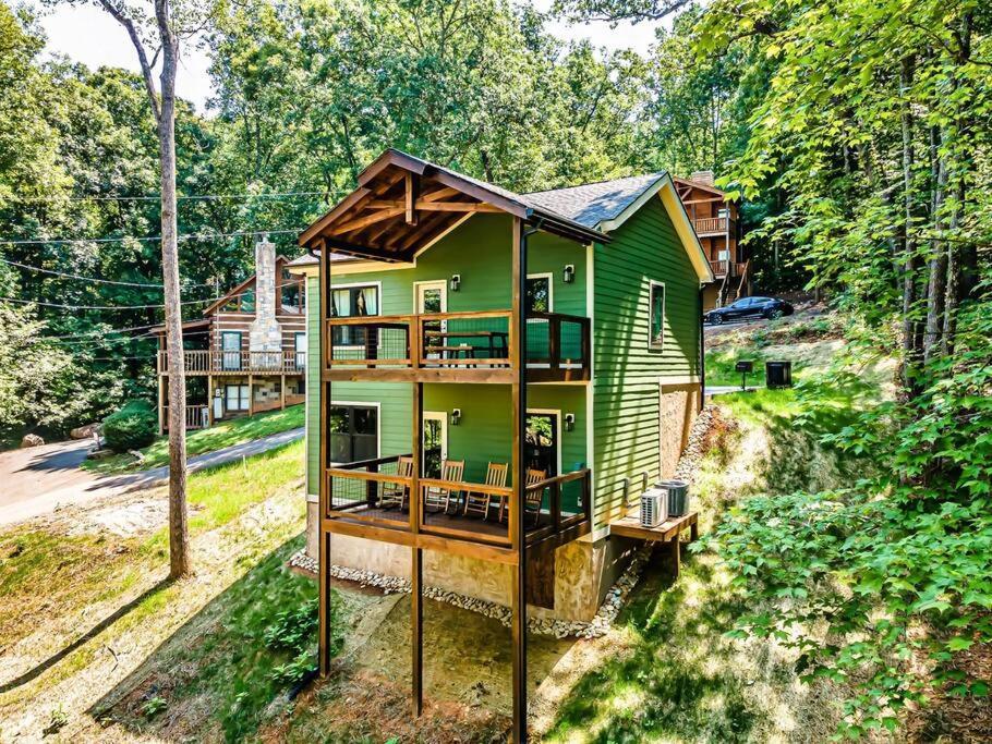 Three Cubs Den - Minutes To Pf Strip, Hot Tub, Arcade Games, Bunks, View Pigeon Forge