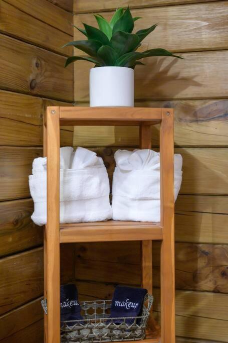 Couples Getaway Near National Park W Hot Tub *
